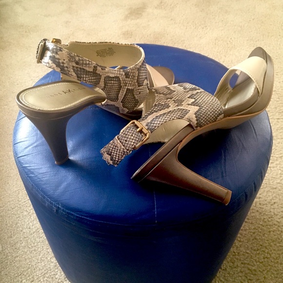 Shoes - Picture 3 of 4